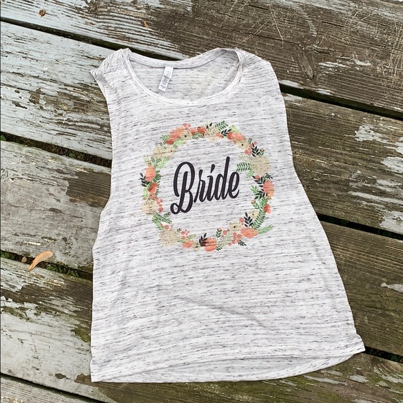 Tops - 🌻 5 for $25 Bride Grey Floral Tank Top Large